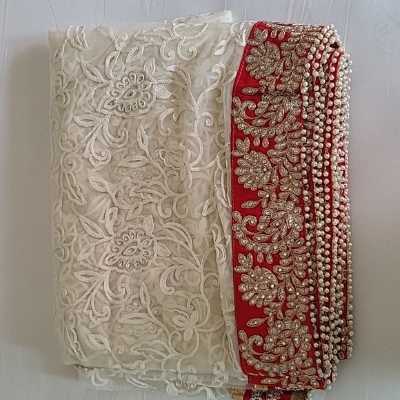 White and red net saree - Picture 3 of 9